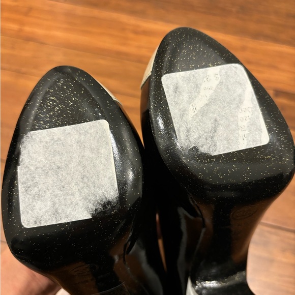 Chanel Patent Leather Glitter Heel Pump - Picture 5 of 9